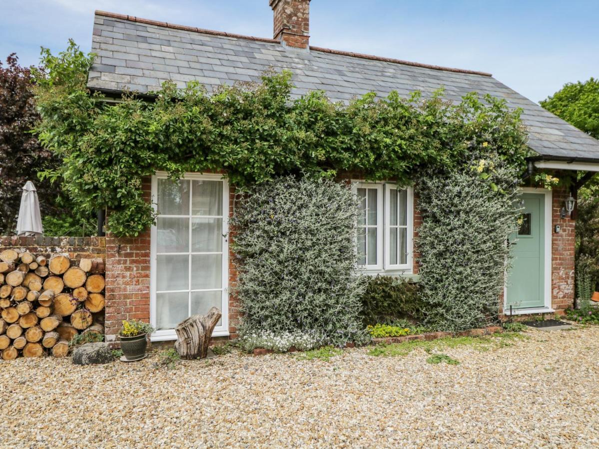 Parkfield Cottage Sturminster Marshall Exterior photo
