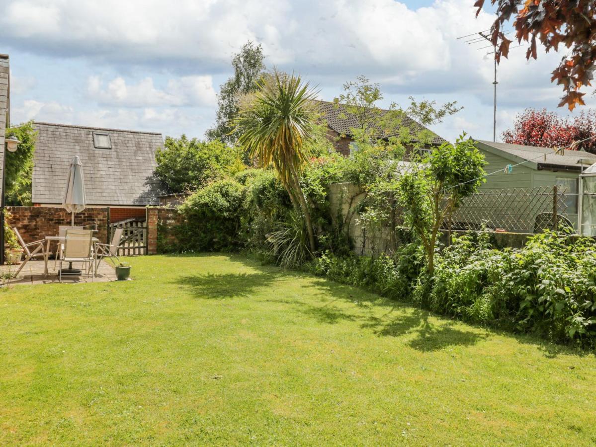 Parkfield Cottage Sturminster Marshall Exterior photo