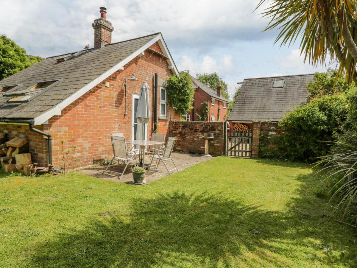 Parkfield Cottage Sturminster Marshall Exterior photo